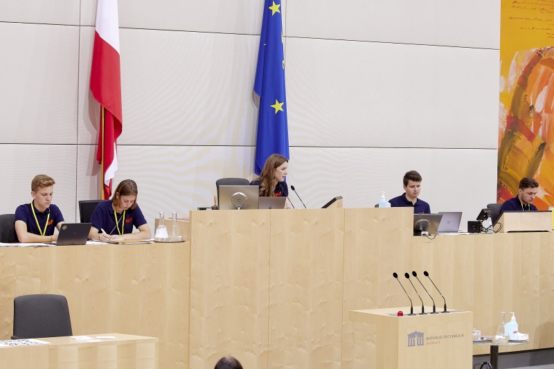 Bundesschulsprecherin Susanna Öllinger am Präsidium