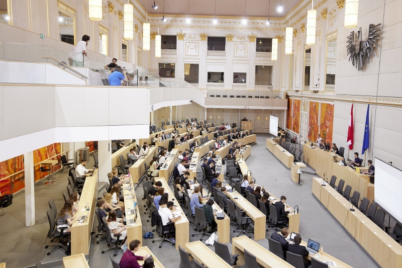 Bundesschulsprecherin Susanna Öllinger am Präsidium