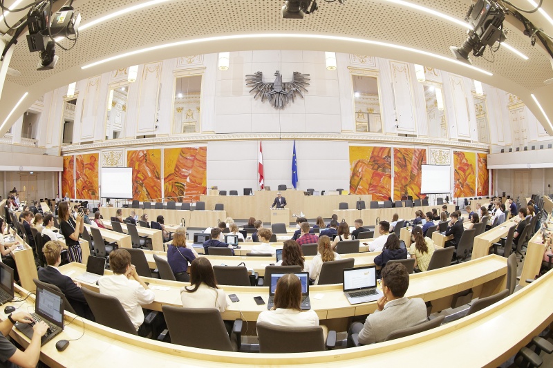 Einleitende Worte von Parlamentsdirektor Harald Dossi