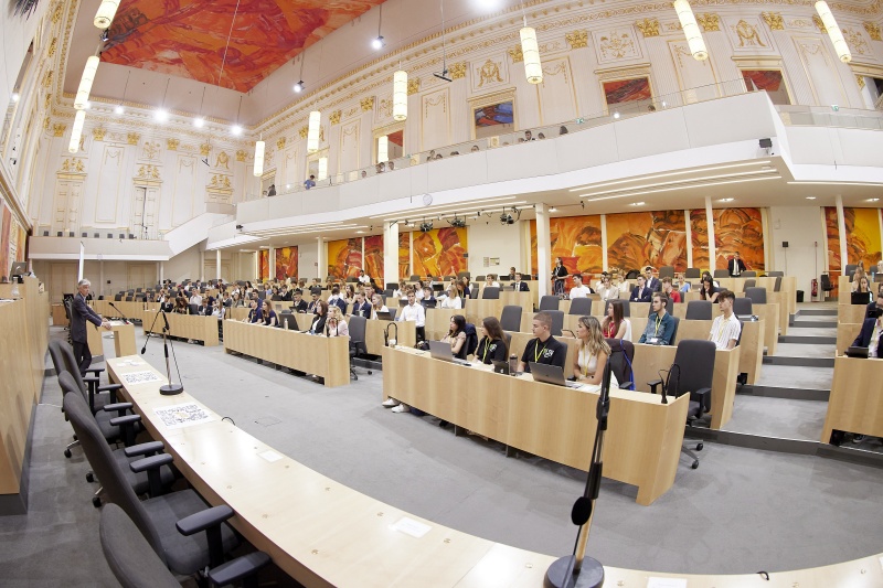 Einleitende Worte von Parlamentsdirektor Harald Dossi