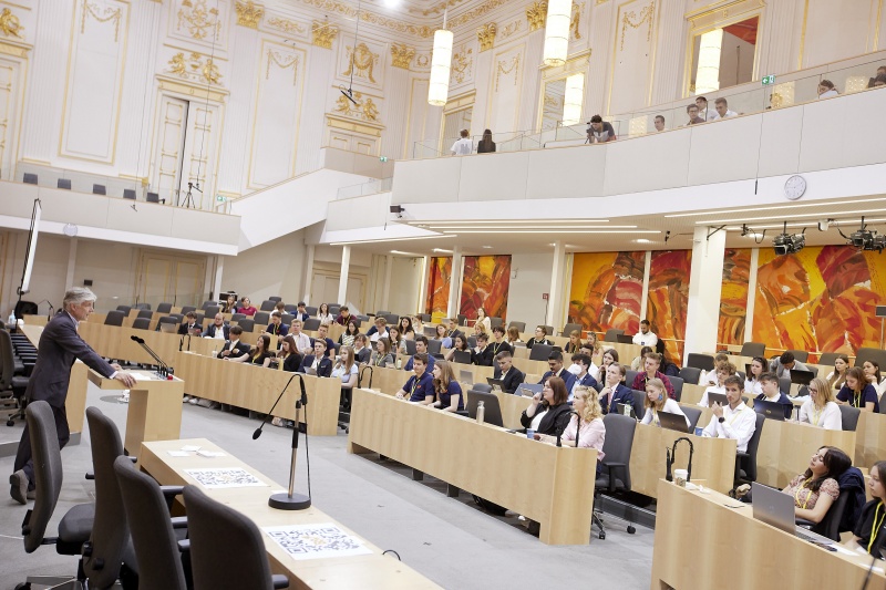 Einleitende Worte von Parlamentsdirektor Harald Dossi