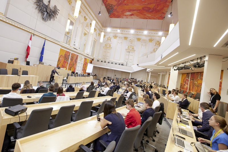 Einleitende Worte von Parlamentsdirektor Harald Dossi