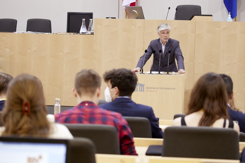 Einleitende Worte von Parlamentsdirektor Harald Dossi