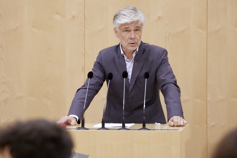 Einleitende Worte von Parlamentsdirektor Harald Dossi