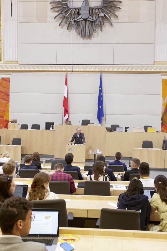 Einleitende Worte von Parlamentsdirektor Harald Dossi