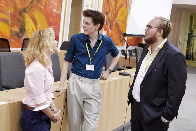 1. von links: Nationalratsabgeordnete Eva Maria Holzleitner (SPÖ)