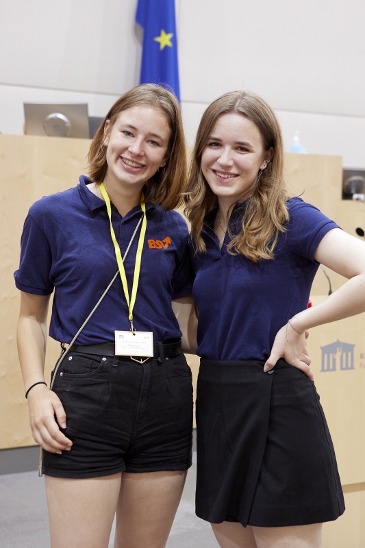 1. von links: Bundesschulsprecherin Susanna Öllinger