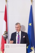 Am Rednerpult: Dritter Nationalratspräsident Norbert Hofer (FPÖ)