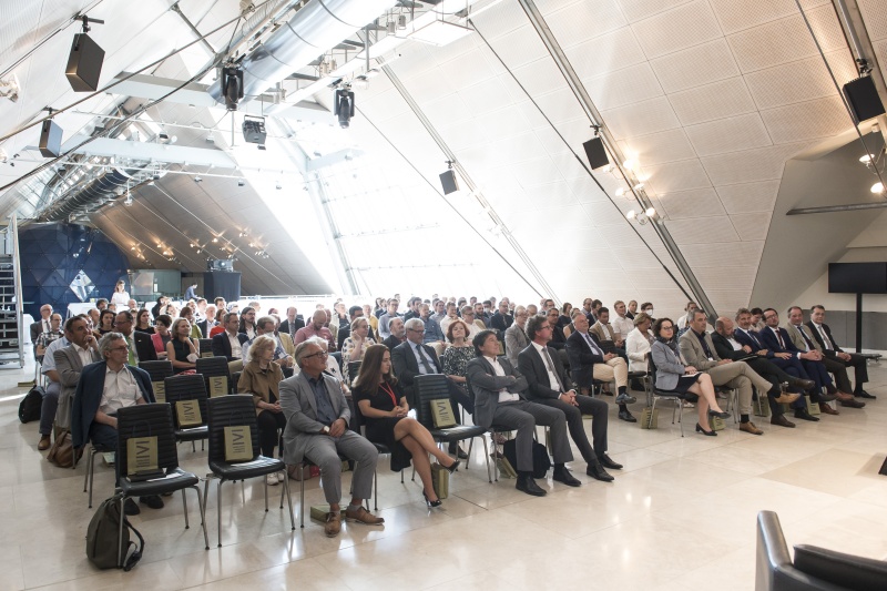 Blick Richtung Veranstaltungsteilnehmer:innen