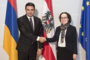 Von links: Präsident der Nationalversammlung der Republik Armenien Alen Simonyan, Bundesratspräsidentin Christine Schwarz-Fuchs (ÖVP)