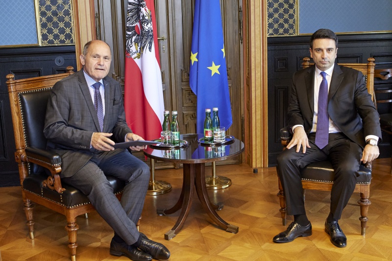 Aussprache, linke Seite: Nationalratspräsident Wolfgang Sobotka (ÖVP),  rechte Seite: Präsident der Nationalversammlung der Republik Armenien Alen Simonyan