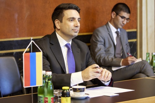 Aussprache.  Präsident der Nationalversammlung der Republik Armenien Alen Simonyan