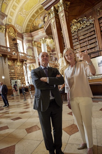 Besuch der Österreichischen Nationalbibliothek, von links: Nationalratspräsident Wolfgang Sobotka (ÖVP), Generaldirektorin der Österreichischen Nationalbibliothek Johanna Rachinger