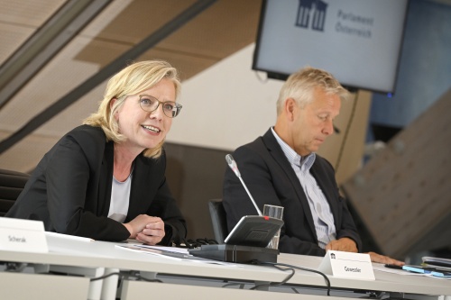 Von links: Klimaministerin Leonore Gewessler (GRÜNE), Nationalratsabgeordneter Reinhold Lopatka (ÖVP)
