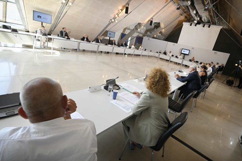 Diskussionsrunde im Dachfoyer
