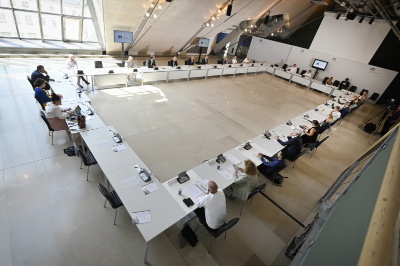 Diskussionsrunde im Dachfoyer