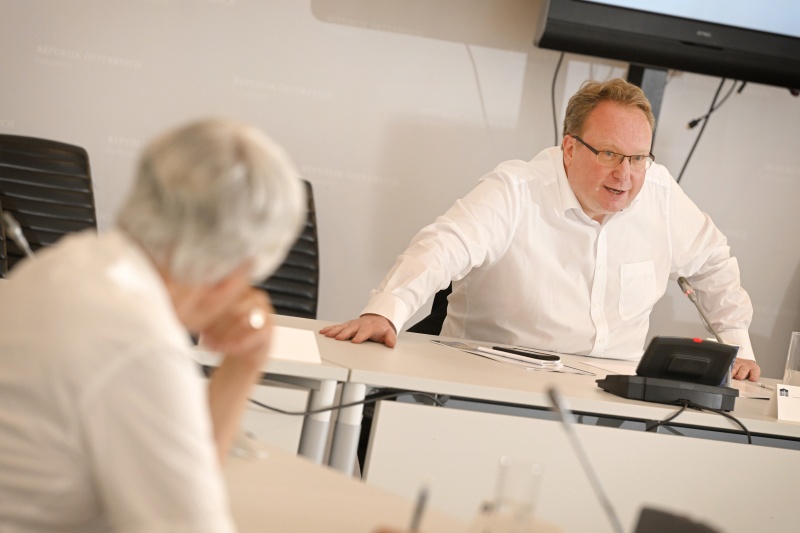 Diskussionsrunde im Dachfoyer