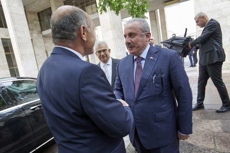 Begrüßung. Von links: Nationalratspräsident Wolfgang Sobotka (ÖVP), Parlamentspräsident der Großen Nationalversammlung der Türkei Mustafa Şentop