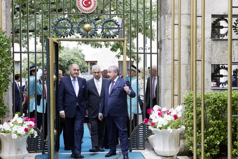 Begrüßung. Von links: Nationalratspräsident Wolfgang Sobotka (ÖVP), Parlamentspräsident der Großen Nationalversammlung der Türkei Mustafa Şentop