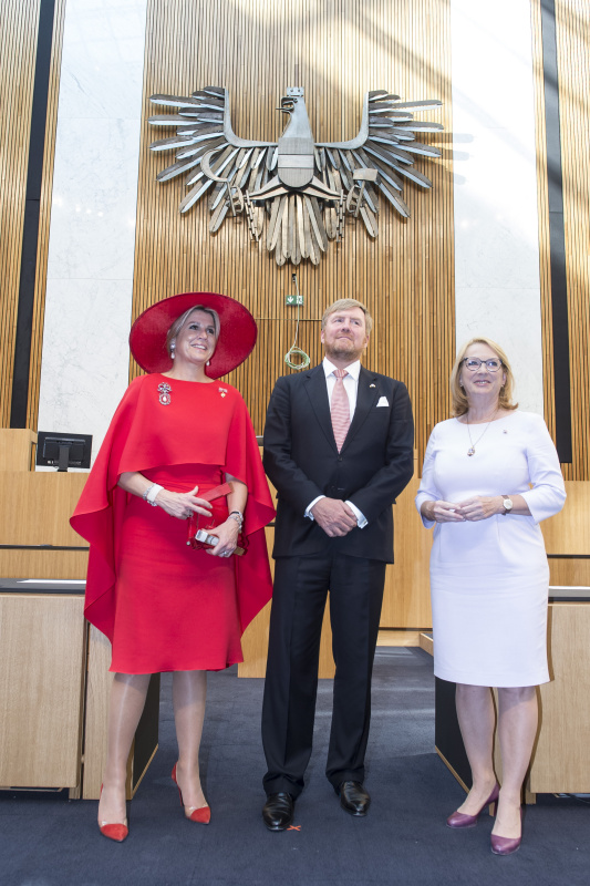 Besuch der Parlamentsbaustelle. Von rechts: Zweite Nationalratspräsidentin Doris Bures (SPÖ), S.M. König Willem Alexander mit I.M. Königin Maxima von Oranje-Nassau
