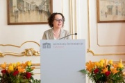 Am Rednerpult Bundesratspräsidentin Christine Schwarz-Fuchs (ÖVP).