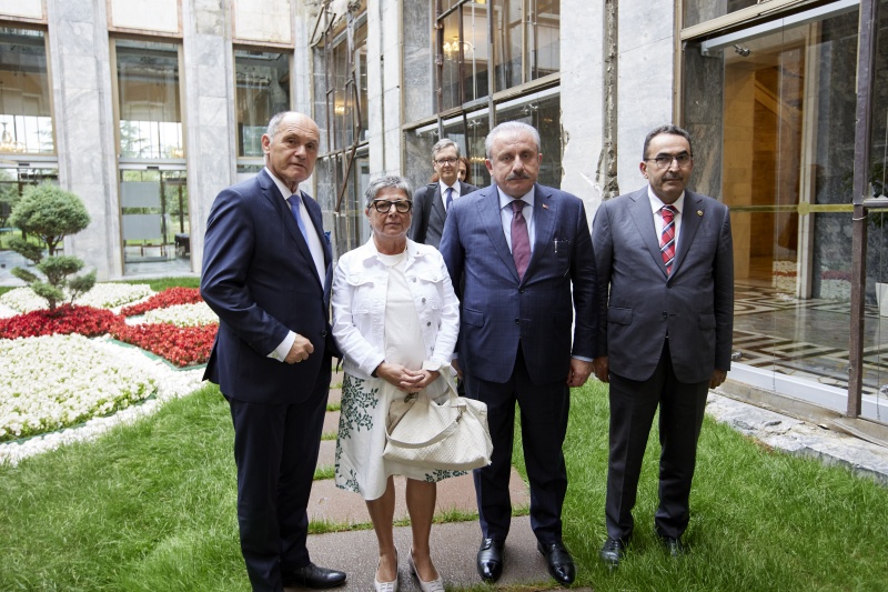 Von links: Nationalratspräsident Wolfgang Sobotka (ÖVP), Nationalratsabgeordnete Nurten Yilmaz (SPÖ), Parlamentspräsident der Großen Nationalversammlung der Türkei Mustafa Şentop, Stellvertretender Vorsitzender der parlamentarischen Freundschaftsgruppe Türkei-Österreich Abdullah Dogru