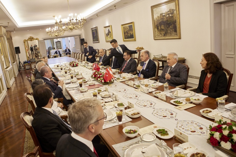 Blick auf die Gäste - Arbeitsmittagessen