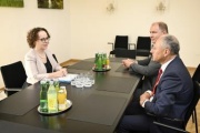 Aussprache, von links: Bundesratspräsidentin Christine Schwarz-Fuchs (ÖVP), Ungarischer Botschafter Andor Nagy