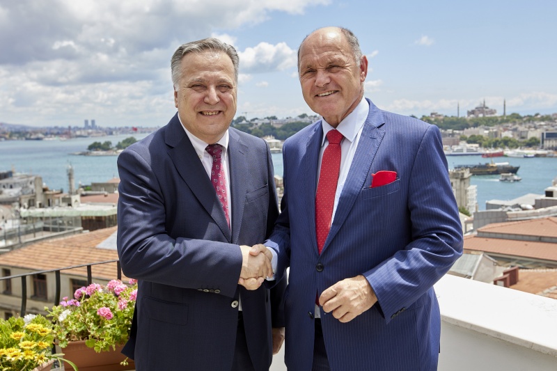 Von rechts: Nationalratspräsident Wolfgang Sobotka (ÖVP), Krankenhausdirektor Ibrahim Bülent Şeref