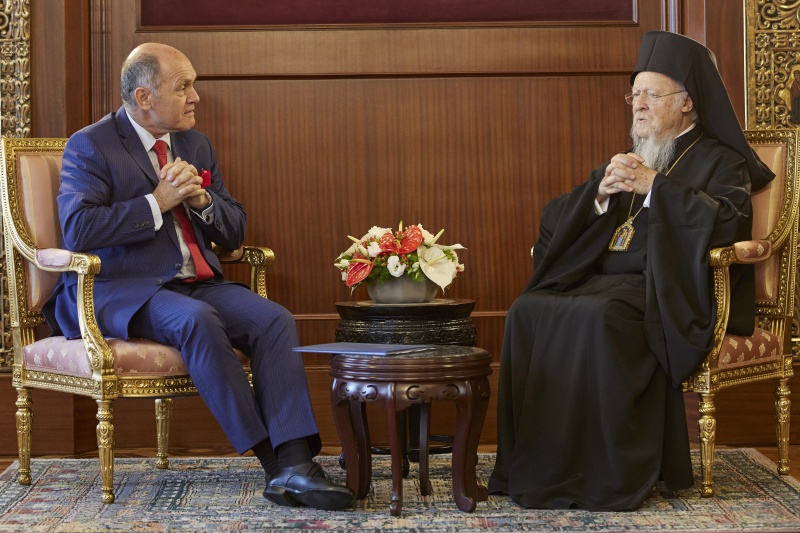 Aussprache. Linke Seite: Nationalratspräsident Wolfgang Sobotka (ÖVP), rechte Seite: Patriarch Bartholomäus I.