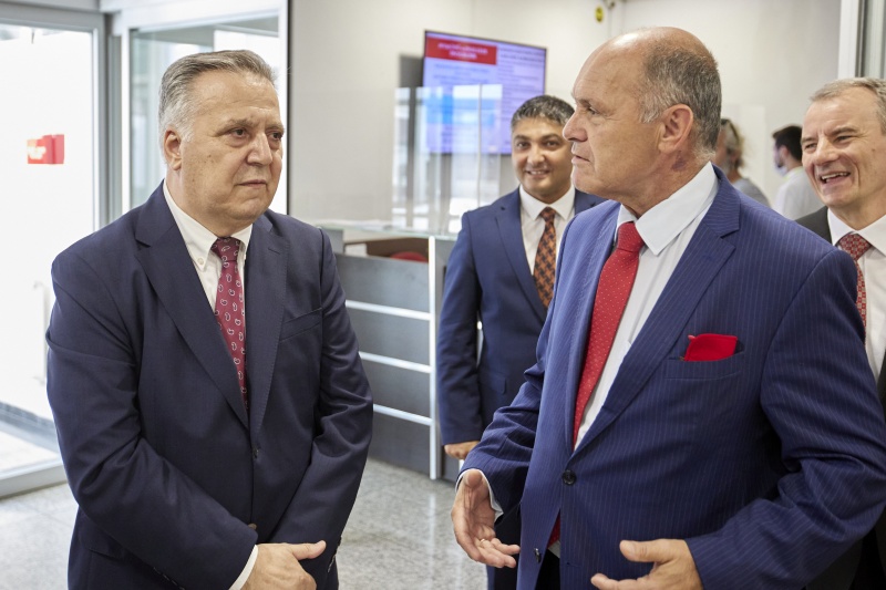 Von rechts: Nationalratspräsident Wolfgang Sobotka (ÖVP), Krankenhausdirektor Ibrahim Bülent Şeref