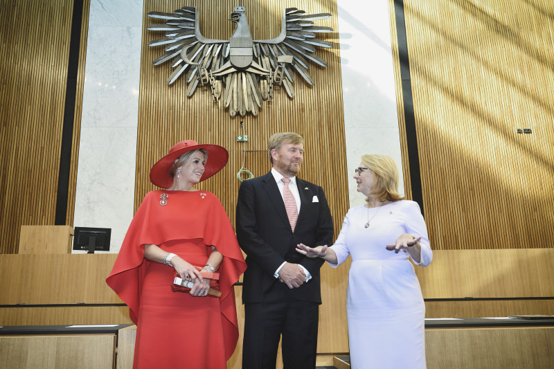 Besuch der Parlamentsbaustelle. Von rechts: Zweite Nationalratspräsidentin Doris Bures (SPÖ), S.M. König Willem Alexander mit I.M. Königin Maxima von Oranje-Nassau