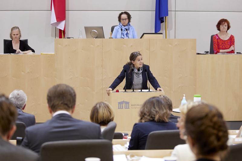 Am Rednerpult Bundesrätin Elisabeth Kittl (GRÜNE)