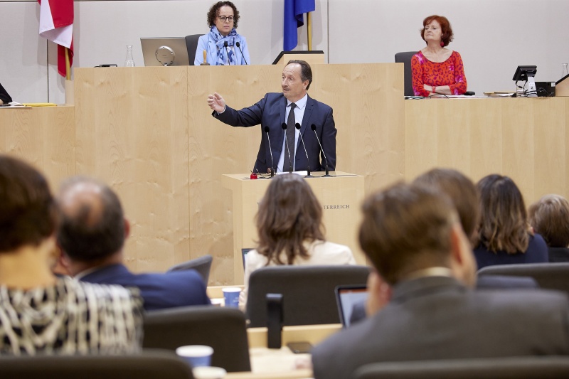 Am Rednerpult Bundesrat Günter Kovacs (SPÖ)
