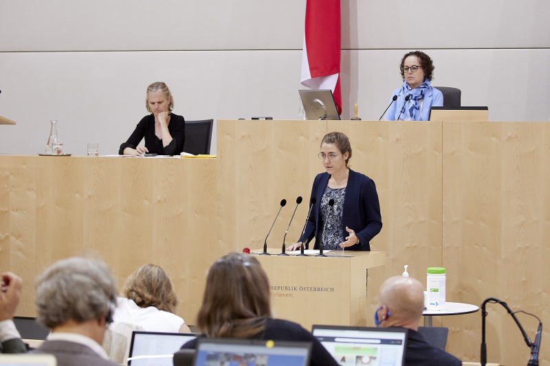 Am Rednerpult Bundesrätin Elisabeth Wolff (ÖVP)