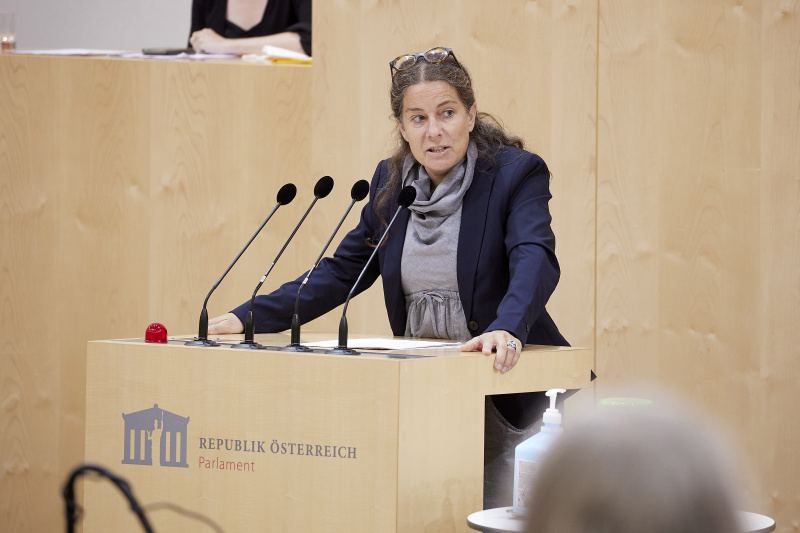 Am Rednerpult Bundesrätin Elisabeth Kittl (GRÜNE)