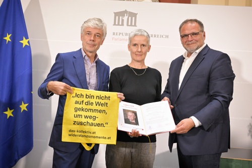 Von links: Parlamentsdirektor Harald Dossi, Preisträgerin Hauptpreis, Vorsitzender Mauthausen Komitee Österreich Willi Mernyi