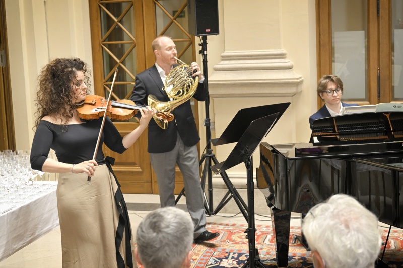 Musikalische Untermalung: Anna Rothschild Ensemble