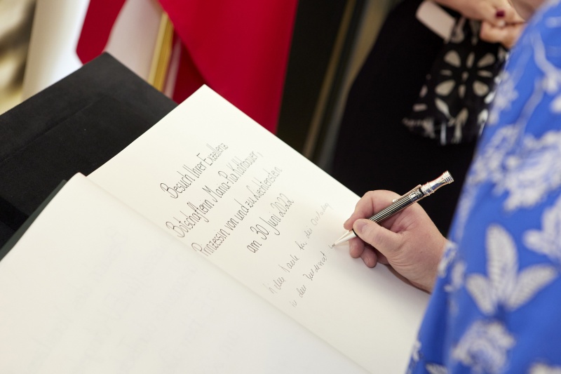 Eintrag in das Gästebuch, Botschafterin von Liechtenstein Maria-Pia Kothbauer