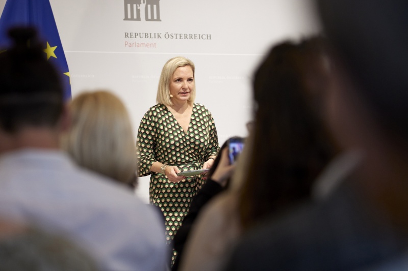 Moderation durch Rebekka Salzer