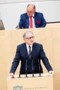 Am Rednerpult Nationalratsabgeordneter Karlheinz Kopf (ÖVP)
