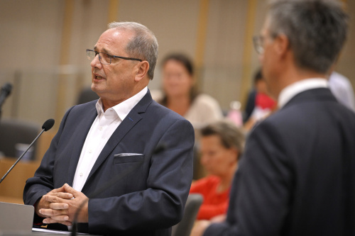 Fragesteller  Nationalratsabgeordneter Dietmar Keck (SPÖ).