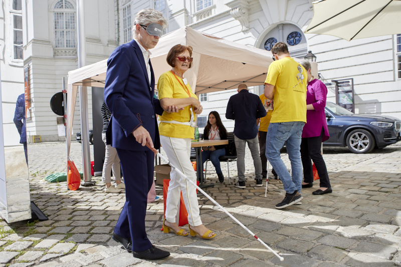 Parlamentsdirektor Harald Dossi besucht den Workshop