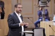 Fragesteller Nationalratsabgeordneter Christian Hafenecker (FPÖ)