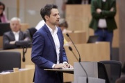 Fragesteller Nationalratsabgeordneter Jakob Schwarz (GRÜNE)