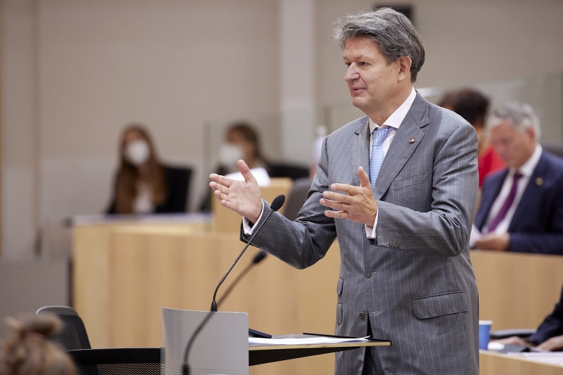 Fragesteller Nationalratsabgeordneter Helmut Brandstätter (NEOS)