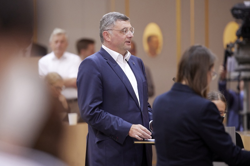 Fragesteller Nationalratsabgeordneter Jörg Leichtfried (SPÖ)