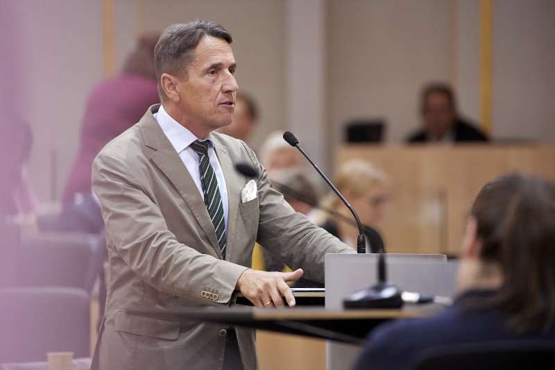 Fragesteller Nationalratsabgeordneter Reinhard Eugen Bösch (FPÖ)