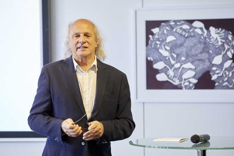 Einleitende Worte zur Ausstellung durch Kunstkurator des Parlaments Leopold Kogler