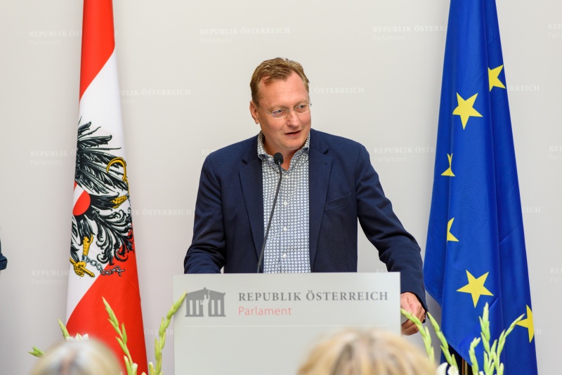 Leitender Sekretär des ÖGB Roland Pichler am Rednerpult